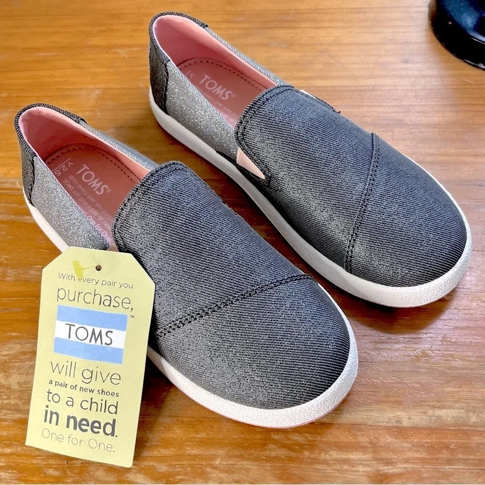 NWT TOMS Avalon Youth Slip On